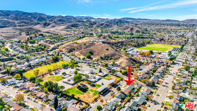 2425 Dusan Street, Simi Valley CA: https://media.crmls.org/mediaz/20b36a40-6d3a-4f4b-8a9e-ef92105e9678.jpg