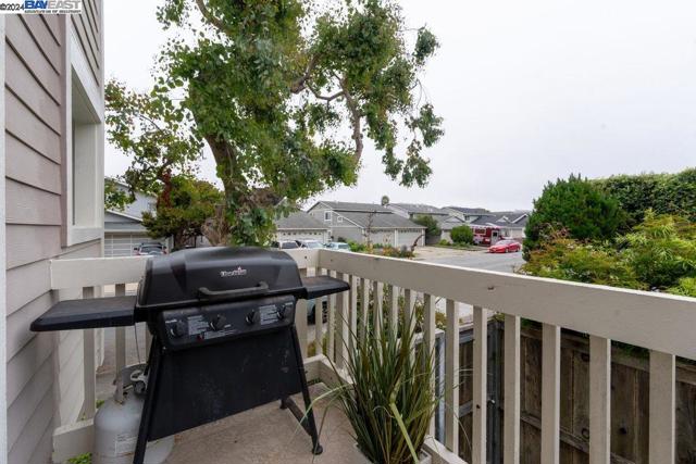 402 Laurel, Half Moon Bay, California 94019, 2 Bedrooms Bedrooms, ,2 BathroomsBathrooms,Condominium,For Sale,Laurel,41067718