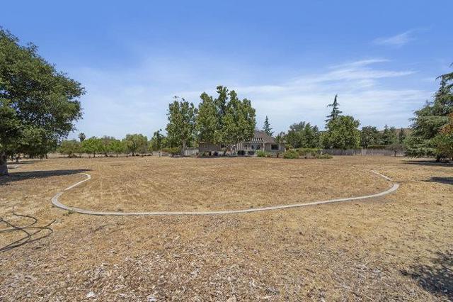 5636 Sundown Lane, Tres Pinos CA: https://media.crmls.org/mediaz/20b3b786-17c6-4d7d-91dc-9d9569112a85.jpg