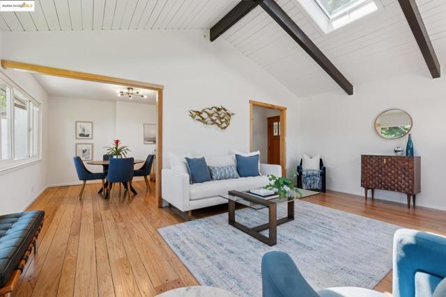 1023 Overlook Rd, Berkeley CA: https://media.crmls.org/mediaz/20b41e77-97a9-4bba-ba20-38c9af4e834f.jpg