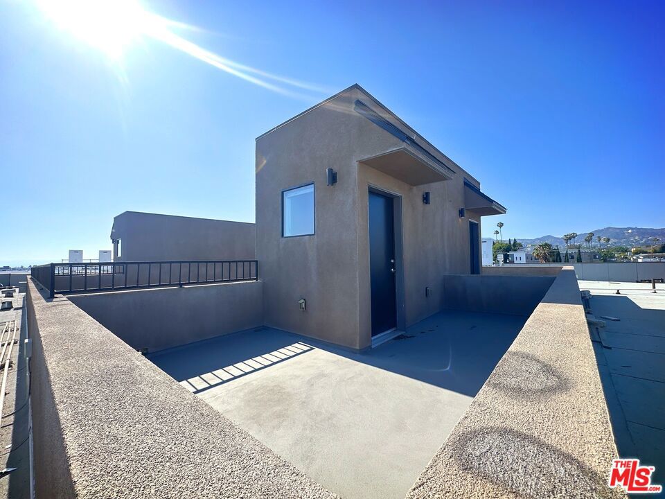 552 N Hobart Boulevard #316