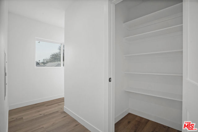 2808 S Cloverdale Avenue, Los Angeles CA: https://media.crmls.org/mediaz/20b43c01-541d-4752-96e0-c93c0bc93ce8.jpg