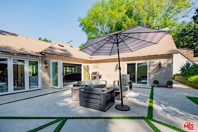 2760 E Glenoaks Boulevard, Glendale CA: https://media.crmls.org/mediaz/20b48306-ab65-4da2-962b-eb4227d713ec.jpg
