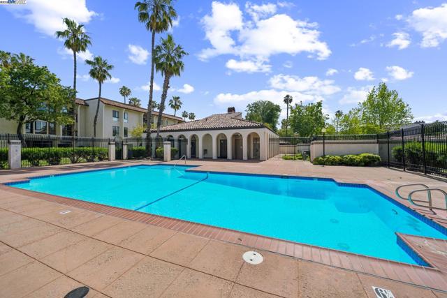 39887 Cedar Blvd, Newark CA: https://media.crmls.org/mediaz/20b48eee-9076-4dff-8c00-d9d812a9f517.jpg