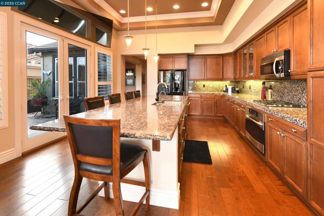 1759 Latour Ave, Brentwood CA: https://media.crmls.org/mediaz/20b4f344-18ed-4440-a633-a6110b06517a.jpg