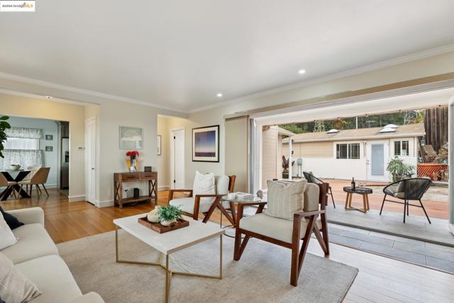 1034 Navellier St, El Cerrito CA: https://media.crmls.org/mediaz/20b4f6f7-58db-4611-80d2-0e30aeeb373e.jpg