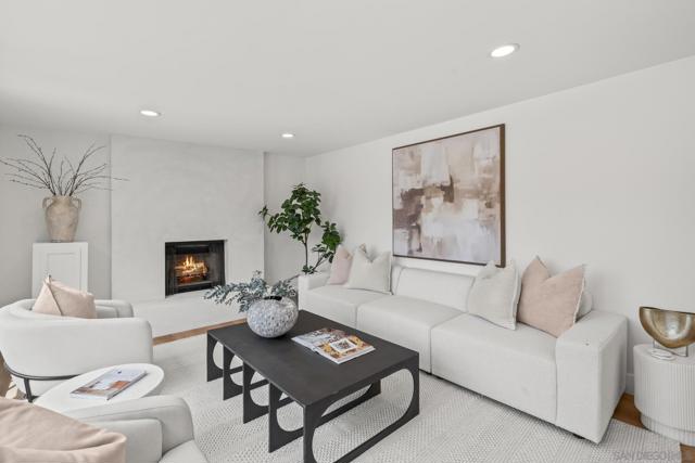 375 E Avenue, Coronado CA: https://media.crmls.org/mediaz/20b534b3-e04c-4df2-9de2-f4709cb6ecb1.jpg