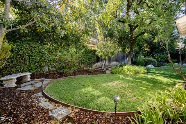 4929 Oakwood Avenue, La Canada Flintridge CA: https://media.crmls.org/mediaz/20b58045-2022-41af-8b4c-41bc73432e61.jpg