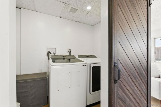 4862 Kesling Ct, San Diego CA: https://media.crmls.org/mediaz/20b5b4aa-fb56-45f9-b0fb-81284b56c5a1.jpg