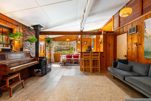 54820 Fern Drive, Idyllwild CA: https://media.crmls.org/mediaz/20b609f3-c13b-4503-8680-6cbf276cc2e6.jpg