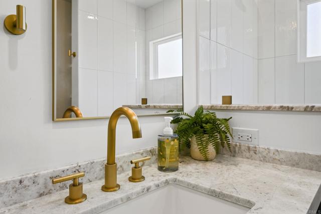 Detail Gallery Image 30 of 42 For 2015 Summit Dr, Escondido,  CA 92025 - 4 Beds | 3/1 Baths