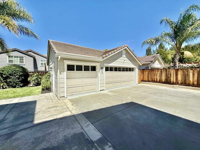 5825 Dresslar Cir, Livermore CA: https://media.crmls.org/mediaz/20b6b2a1-09e3-4a8d-ac2e-d9ab7861c948.jpg
