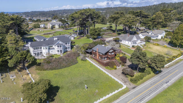 44920 Little Lake Road, Mendocino CA: https://media.crmls.org/mediaz/20b711f9-4ff2-4948-bdab-3ac6d14e1d05.jpg