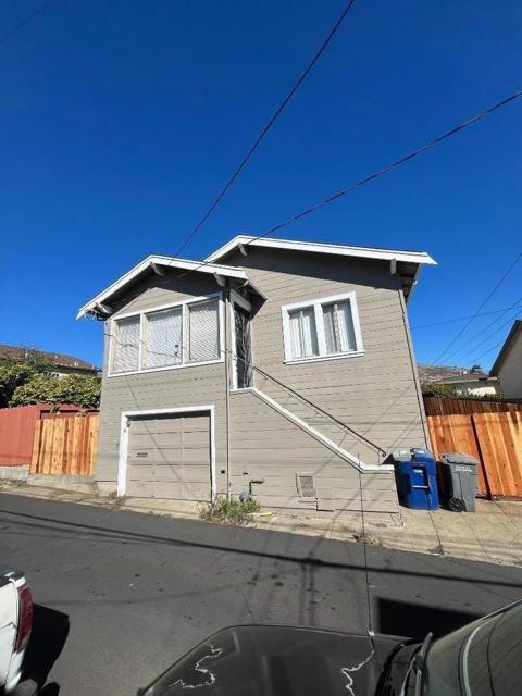 210 7th Lane, South San Francisco CA: https://media.crmls.org/mediaz/20b71847-9344-41ee-9320-7ab57ef55aad.jpg