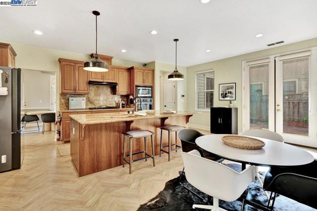 1166 Taraya Terrace, Hercules CA: https://media.crmls.org/mediaz/20b7e65f-89ea-44ec-9801-ed599db540ae.jpg