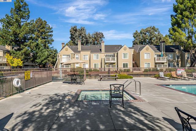 275 Reflections Dr, San Ramon CA: https://media.crmls.org/mediaz/20b862f3-20fc-4cc4-995d-aeda3a0d7aa8.jpg