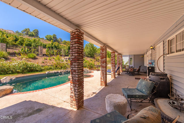 4850 N Moorpark Road, Thousand Oaks CA: https://media.crmls.org/mediaz/20b8829b-b6e7-444d-9be6-9b1752ecc567.jpg