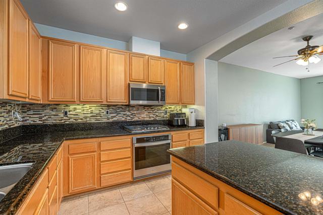 Detail Gallery Image 4 of 42 For 1291 Blue Jean Way #3,  Chula Vista,  CA 91913 - 2 Beds | 2/1 Baths