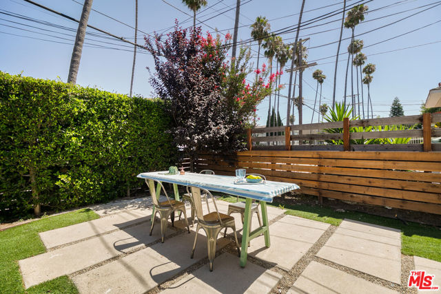 119 Westlake Avenue, Los Angeles, California 90026, 2 Bedrooms Bedrooms, ,1 BathroomBathrooms,Condominium,For Sale,Westlake,24427559