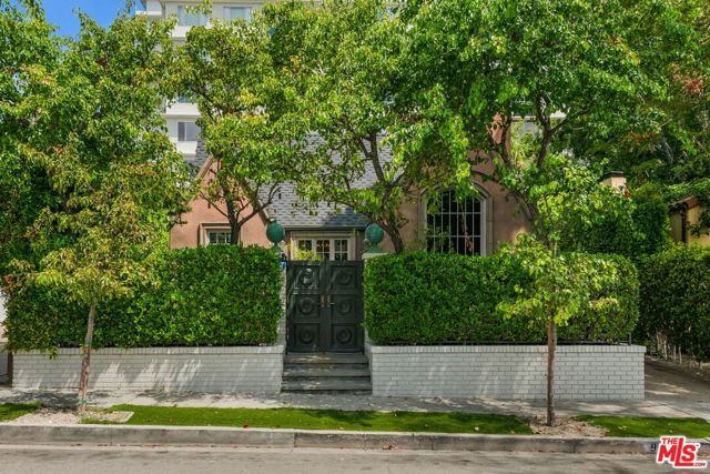9053 Elevado Street, West Hollywood CA: https://media.crmls.org/mediaz/20ba00cf-a16f-43d8-8d0b-7aeec8378a88.jpg