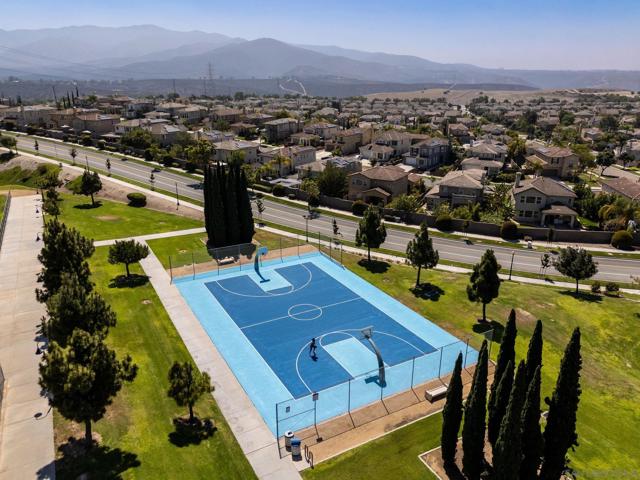 1675 Tree Song Ln, Chula Vista CA: https://media.crmls.org/mediaz/20ba80c1-02ec-4ea8-8e56-c1497848d3df.jpg