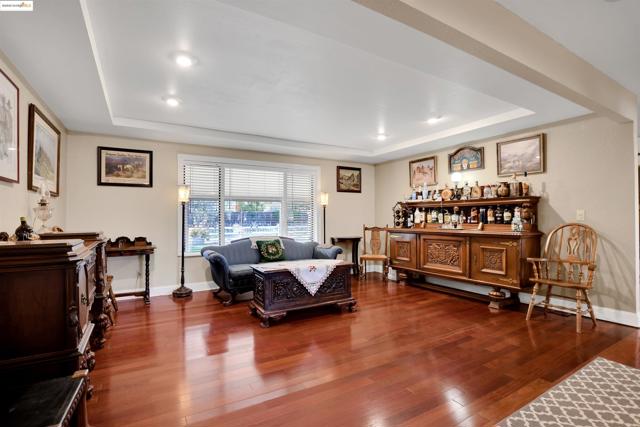 3215 Ohara Ave, Brentwood CA: https://media.crmls.org/mediaz/20baa830-16a2-457c-a317-9cb6f17d4e48.jpg