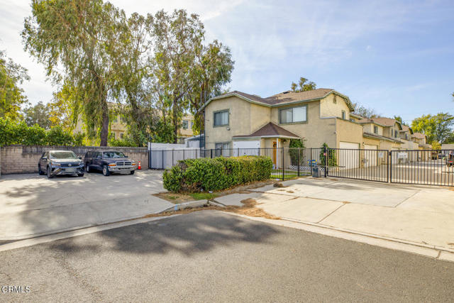 Detail Gallery Image 45 of 46 For 7046 De Celis Pl #2,  Van Nuys,  CA 91406 - 2 Beds | 3 Baths