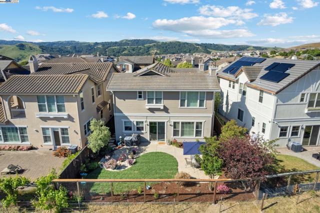 9779 Reimers Way, Dublin CA: https://media.crmls.org/mediaz/20bb5492-06c5-4e9b-9c08-67f6e3ece84e.jpg