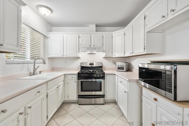 2170 Montclair St, San Diego CA: https://media.crmls.org/mediaz/20bb611b-31d2-4717-9074-81f8654bd15a.jpg