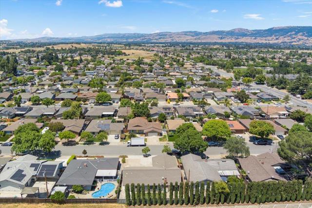 770 Gary Street, Gilroy CA: https://media.crmls.org/mediaz/20bb7bf9-4139-4343-9ce4-1de8b947a885.jpg