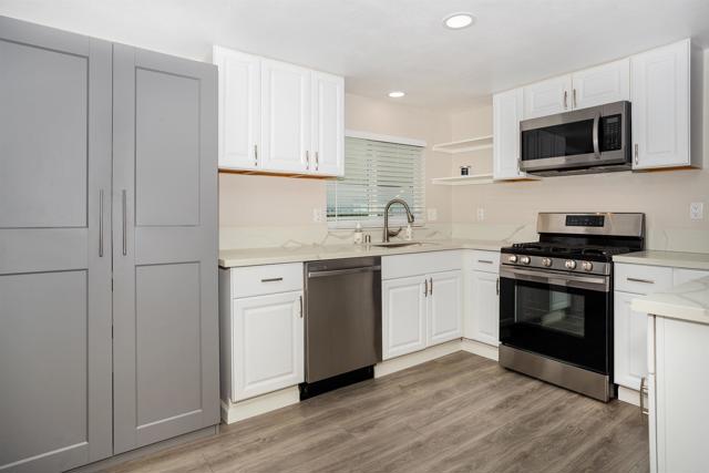 Detail Gallery Image 6 of 28 For 200 N El Camino Real #400,  Oceanside,  CA 92058 - 2 Beds | 2 Baths