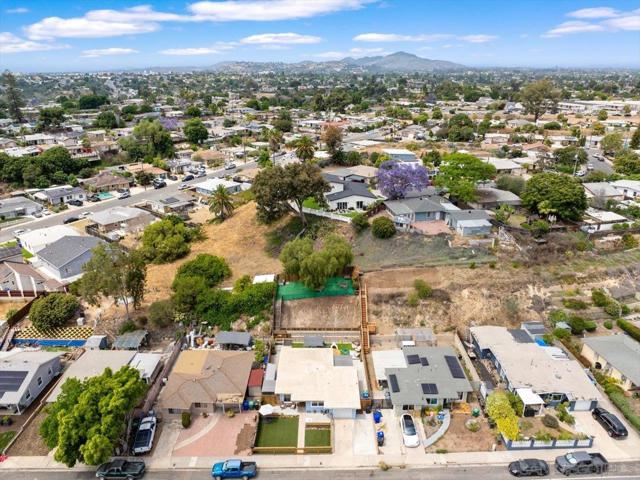 6212 Streamview Dr, San Diego CA: https://media.crmls.org/mediaz/20bbd741-6d0d-4e03-bff1-4cf1a881f098.jpg