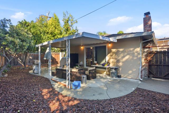 503 W Fox Court, Redwood City CA: https://media.crmls.org/mediaz/20bbf405-bd86-40a1-bd6d-5a516f02f5bd.jpg