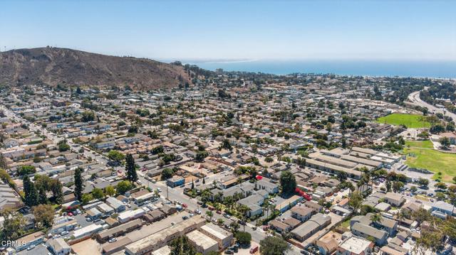 657 Sheridan Way, Ventura CA: https://media.crmls.org/mediaz/20bc9209-2170-423e-8441-3e2d2fa06eee.jpg