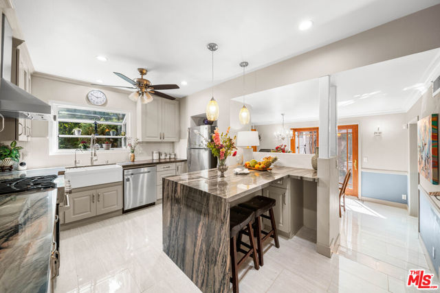 4963 Haskell Avenue, Encino CA: https://media.crmls.org/mediaz/20bc9fba-da44-4926-981f-1271c8f58b4e.jpg