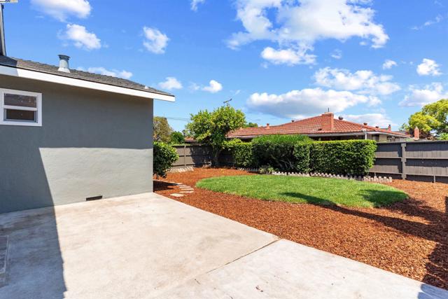 102 W 15Th St, Antioch CA: https://media.crmls.org/mediaz/20bce8d0-7dec-4d51-9b83-2ebcd573bcab.jpg