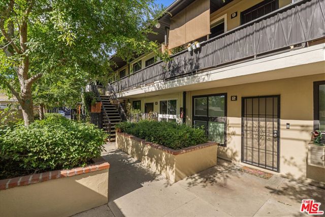 12515 Saticoy Street photo 3