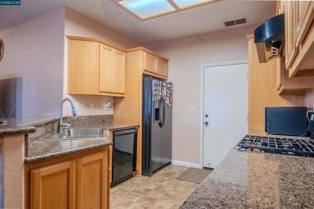 7519 Georgica Way, Sacramento CA: https://media.crmls.org/mediaz/20bd59fc-38d3-4724-9b41-814c91b2731b.jpg