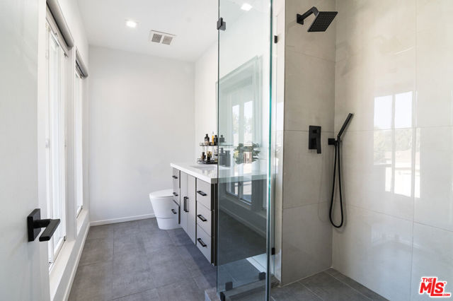 3585 Alana Drive, Sherman Oaks CA: https://media.crmls.org/mediaz/20bd8515-74ec-4715-afb0-8afa7b3f04d2.jpg