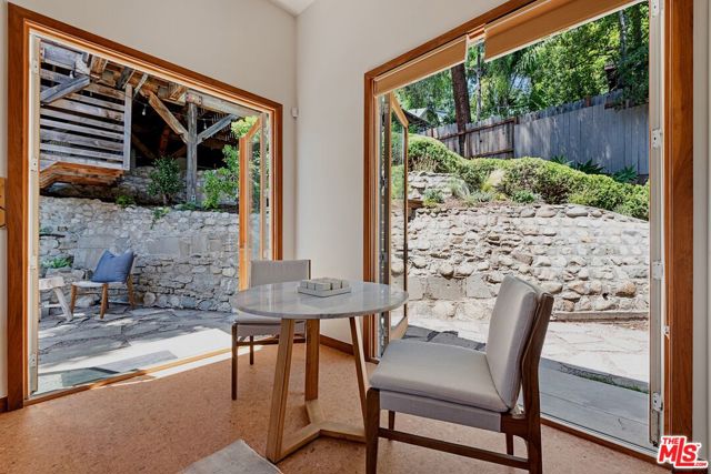 2116 Princeton Avenue, Los Angeles CA: https://media.crmls.org/mediaz/20bd8876-3e04-4b34-b97f-1780737536eb.jpg