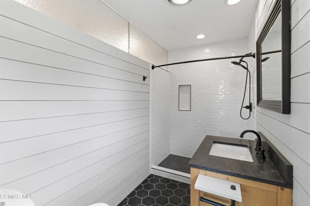 1881 Wellesley Drive, Thousand Oaks CA: https://media.crmls.org/mediaz/20bd8c05-eca3-4991-852f-5ace5e03a1c8.jpg