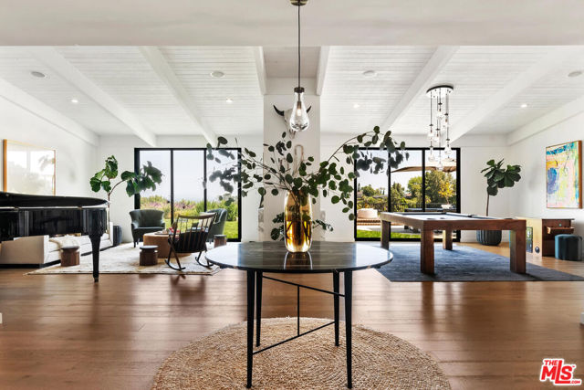 17237 Quesan Place, Encino CA: https://media.crmls.org/mediaz/20bdfd2c-eb85-4269-a83a-170c4d171c8b.jpg