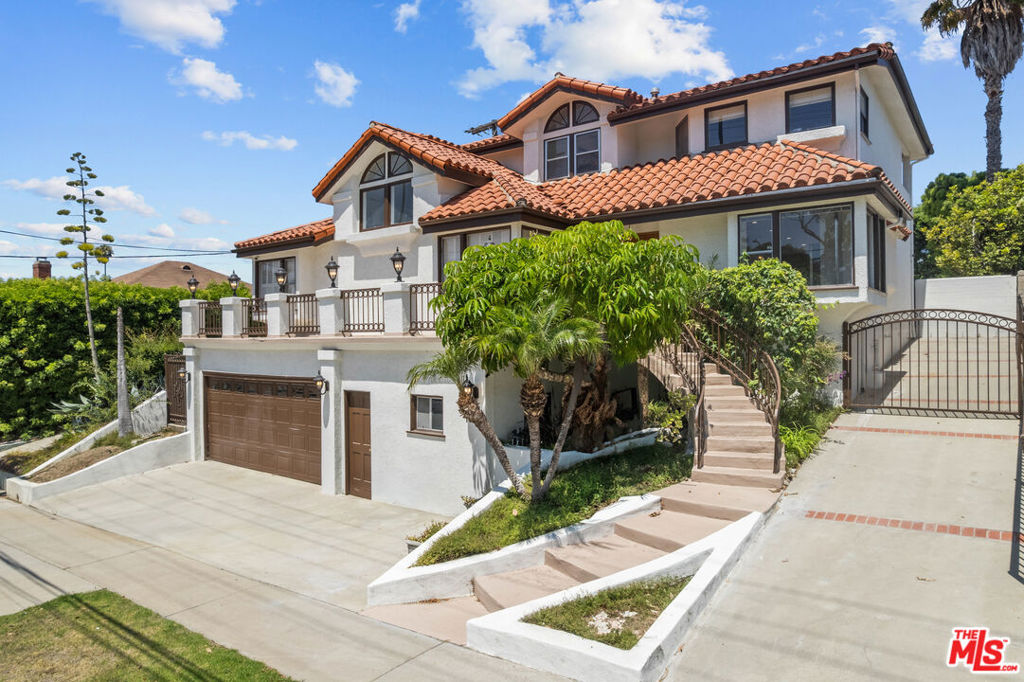 5317 Angeles Vista Boulevard