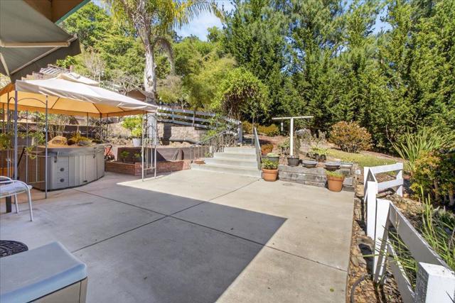 1222 Via Del Sol Road, Salinas CA: https://media.crmls.org/mediaz/20be89b4-939a-4650-9680-08bffdc2d6a6.jpg