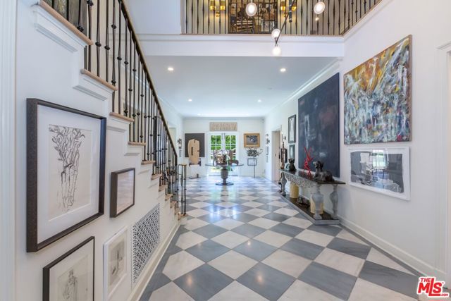 400 S Hudson Avenue, Los Angeles CA: https://media.crmls.org/mediaz/20bed8d3-a841-4fec-80c7-b4d1292452fc.jpg