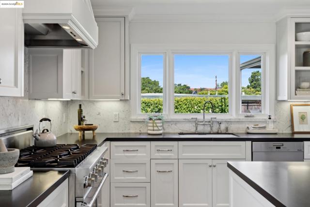 412 Scenic Avenue, Piedmont CA: https://media.crmls.org/mediaz/20bf130d-82df-499d-8e76-ca011fad6a9b.jpg
