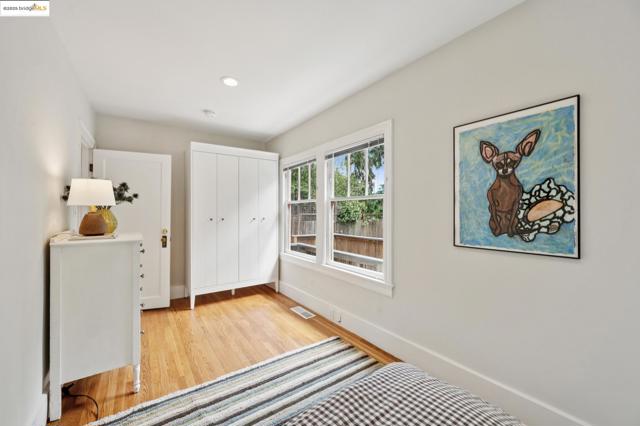 485 Hardy St, Oakland CA: https://media.crmls.org/mediaz/20bf19a2-24b0-4f3e-9ae4-40f3f4d42041.jpg