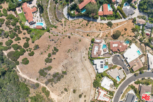 2521 Nottingham Avenue, Los Angeles CA: https://media.crmls.org/mediaz/20bf3298-1e76-43d7-8070-03590fad0a23.jpg