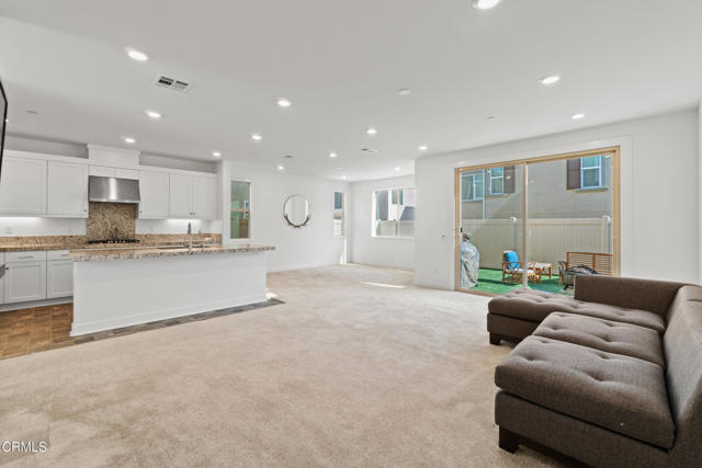 Detail Gallery Image 14 of 46 For 1966 Meyer Ct, Santa Paula,  CA 93060 - 4 Beds | 3/1 Baths