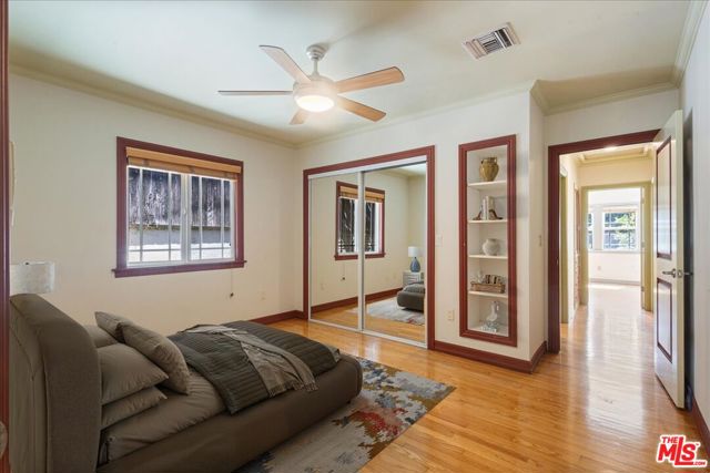 4385 Camellia Avenue, Studio City CA: https://media.crmls.org/mediaz/20bf6f6a-83f4-40ef-a868-53206a4b142e.jpg